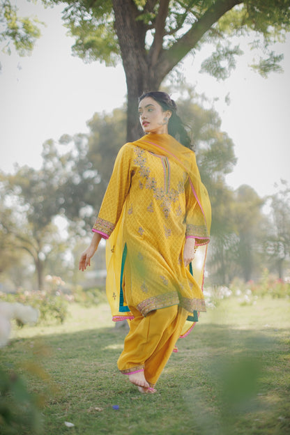 Yellow salwar kameez set -  Lola BIBI by Amrinsahi